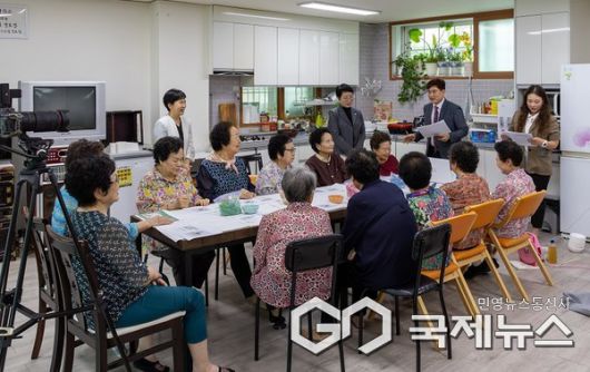 성내충인동 우리동네 리브랜딩 충인충의 할머니 경로당에서 수제종이클레이