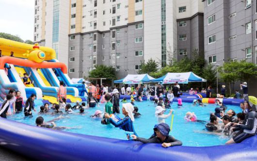 우리 아파트가 워터파크!.(사진=-칠곡군)