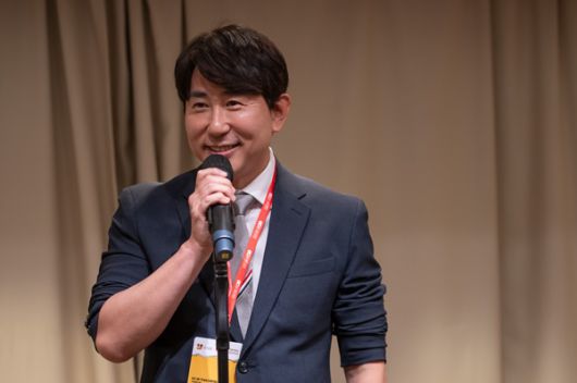 환영만찬에서 환영사를 하고 있는 백종훈 원장