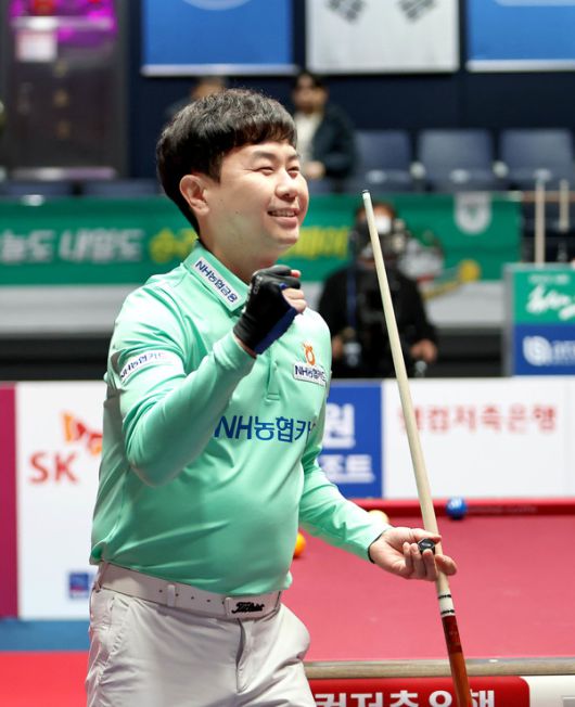 김현우(NH농협카드)는 모랄레스와 풀세트 접전 끝 승리를 거두고 지난 4차 대회에 이어 올 시즌 두 번째 8강 진출에 성공했다./@PBA