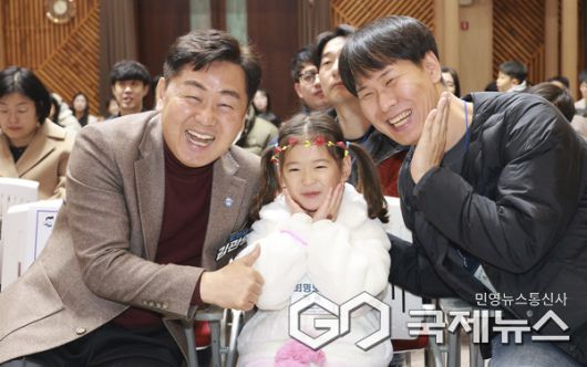 (사진=전북자치도청 제공, 김관영 전북자치도지사, 귀여운 어린이와 아빠)