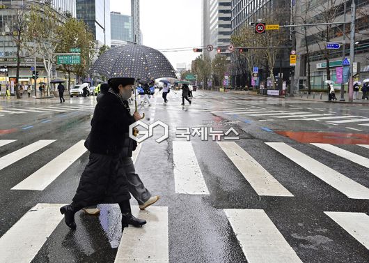 겨울비 이어 눈 내리는 주말, 14일과 15일 전국은 영하권으로 내려가 (사진=안희영 기자)
