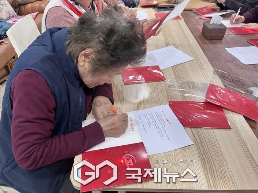 경로당 크리스마스 마음배달 프로젝트 ‘우리마을 산타’ 운영 [사진제공=마포노인종합복지관]