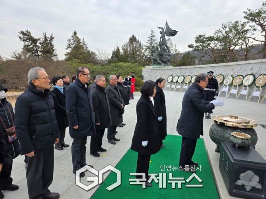 한국경찰유족회, 현충원 참배 [사진/ 김서중 기자]