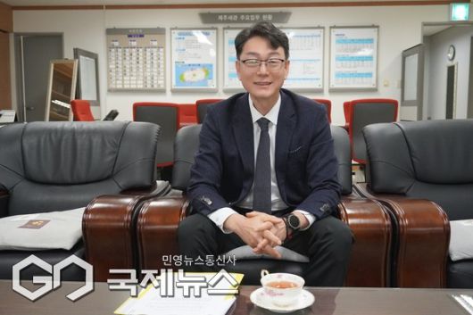 정진우 제주세관장이 지난 6일 오후 문서현 기자와의 인터뷰에서 제주세관의 역할과 방향에 대해 설명하고 있다.[사진=문서현 기자]