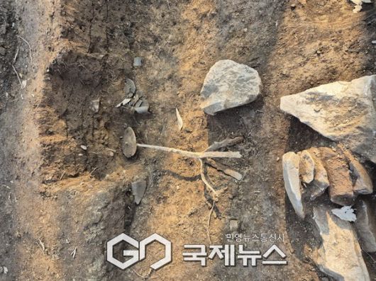 추정거울 출토전경(사진/아산시 제공)