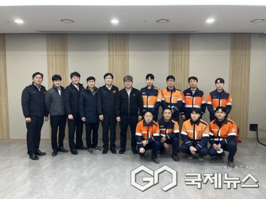 (사진제공=울산시) 울산소방본부–고려아연(주) 온산제련소 ‘소방안전관리 체계 고도화’ -고려아연과 컨설팅을 진행하고 함께 기념사진을 찍고 있다.