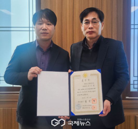 (제공=경북도) 이기창 연구사 국무총리 표창 전수식