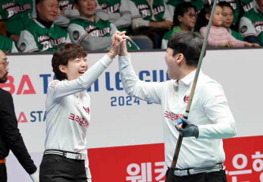 '웰컴저축은행 PBA 팀리그 2025-2026' 포스트시즌 와일드카드 결정전에서 팀을 탈락 위기에서 구해낸 크라운해태 임정숙. 이날 천적 스롱 피아비에 2연승을 거두며 대활약을 펼쳤다/@pba