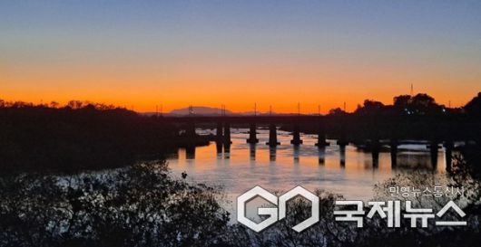 충주건지노을숲 전망시설에서 바라본 풍경(사진=충주시)