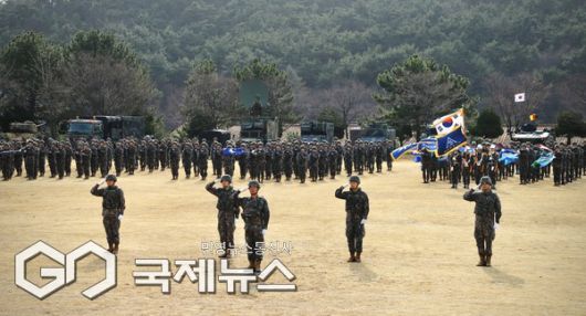 15일, 제2작전사령관 김호복 대장 주관으로 사단 연병장에서 제25대 제53보병사단장 취임식 행사를 진행하고 있다