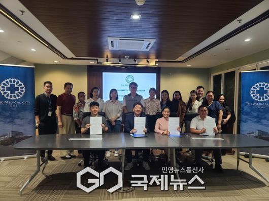 ▲중부루손 한인회가 필리핀 클락 지역에 위치한 The Medical City Clark와 의료 서비스 협력을 위한 업무협약(MOA)을 체결하고 한인회 회원들과 병원 주요 관계자들이 기념 촬영을 했다 <중부루손 한인회 제공>