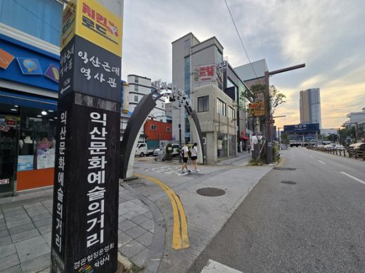 정헌율 익산시장, 송미령 장관에_익산 치킨벨트 건의=중앙동 치킨로드(사진=익산시 제공)