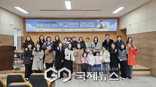▲경기도의회 교육행정위원회 이자형 의원이 ‘광주 신현능평지역 및 오포권역 교육현안 정담회’에 참석하고 기념 촬영을 했다 <경기도의회 제공>