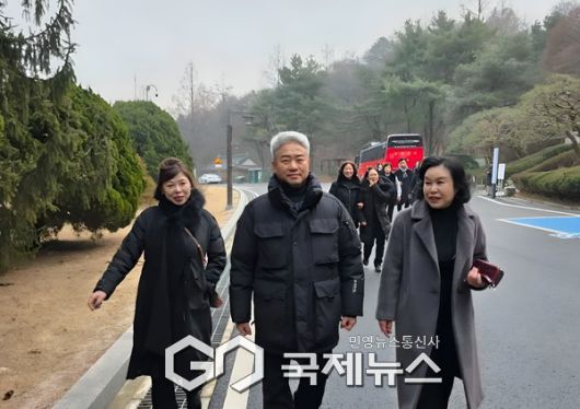 민주평화통일자문회의 고양시협의회, 국립서울현충원 참배 [사진/ 김서중 기자]
