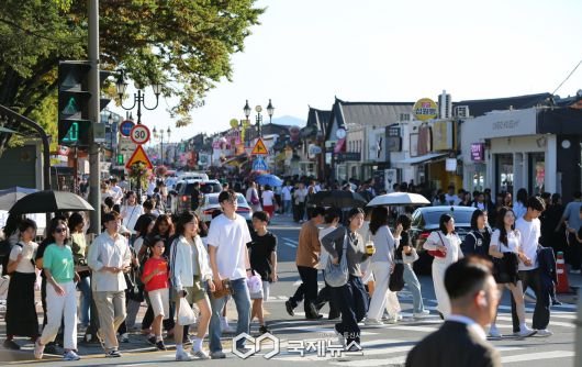 (제공=경주시) 관광객들로 붐비는 황리단길 일원
