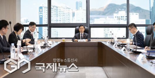 21일, 해양수산부 중회의실에서 열린 '해양안전 TF' 전체회의를 주재하고 있는 김성범 해양수산부 장관 직무대행/제공=해수부