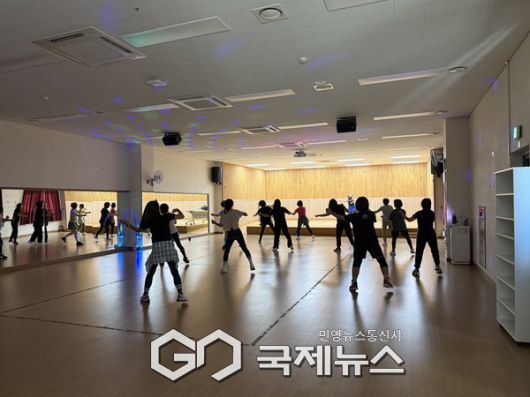 유료교육문화프로그램 줌바댄스 [사진제공=하계종합사회복지관]