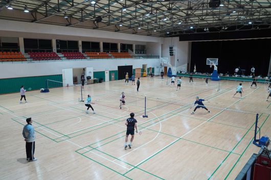 울진 실내체육관에서는 김천시청과 대구대학교 배드민턴 선수단이 강도 높은 훈련을 진행하고 있다(제공=울진군)