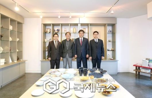 ▲일본 교토시를 공식 방문하고 기념 촬영을 하는 방세환 광주시장 <광주시 제공>