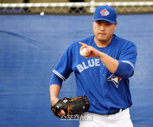 토론토 블루제이스 류현진이 14일(한국시간) 플로리다 더니든 바비 매틱 트레이닝 센터에서 열린 스프링캠프에 참가해 불펜 피칭을 하고 있다. 2020. 2.14. 플로리다 | 최승섭기자 thunder@sportsseoul.com
