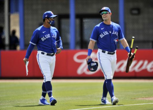 토론토 블루제이스 찰리 몬토요 감독(왼쪽)은 22일 시뮬레이션 피칭을 한 류현진의 다음 등판 일정과 선발 로테이션에 대해서 투수코치와 상의해야 한다며 즉답을 피했다. 더디든(플로리다)AP연합뉴스