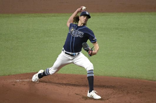 토론토는 24일(한국 시간) 탬파베이 레이스 에이스 타일러 글래스노를 홈런 2개로 두들겨 3연전 첫 판을 승리로 장식해 기선 제압에 성공했다. 탬파베이(플로리다)AP연합뉴스