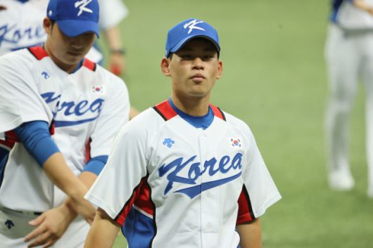 지난달 17일 오후 서울 구로구 고척스카이돔에서 2020 도쿄올림픽 야구대표팀 김진욱이 첫 소집훈련을 하고 있다. 서울 | 연합뉴스