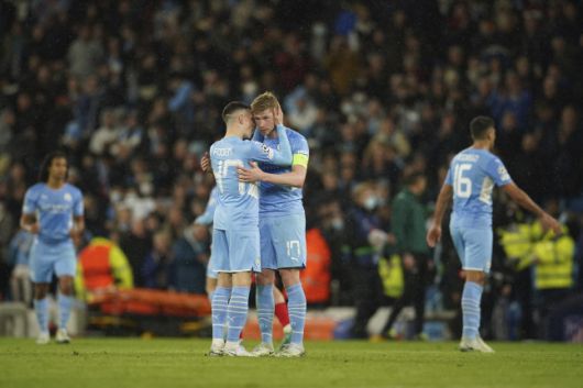 이날 결승골을 합작한 필 포덴(왼쪽)과 케빈 더 브라위너. 맨체스터|AP 연합뉴스