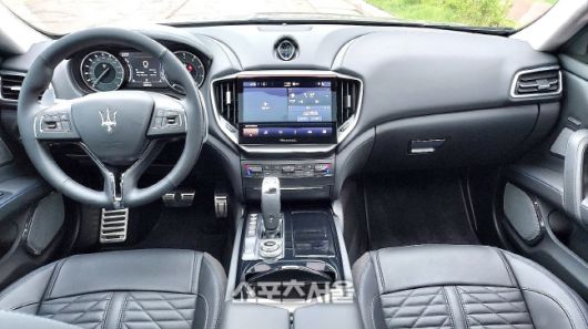 마세라티 기블리 GT 하이브리드 실내공간. 스포츠서울 이웅희기자 iaspire@