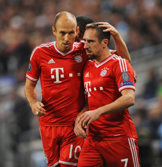 지난 2013년 10월 바이에른 뮌헨 시절의 프랑크 리베리(오른쪽). 왼쪽은 아르옌 로번.EPA 연합뉴스
