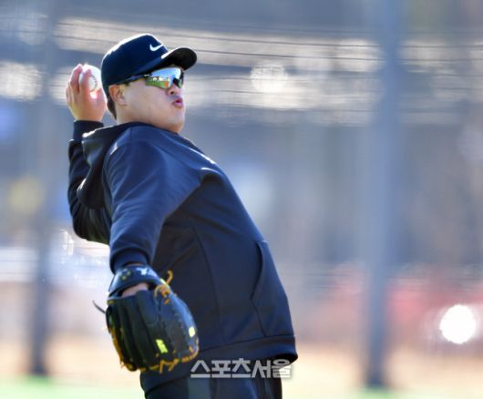 토론토 류현진이 올해 2월 한화가 스프링캠프를 차린 하청스포츠타운에서 캐치볼하고 있다. 강영조기자 kanjo@sportsseoul.com