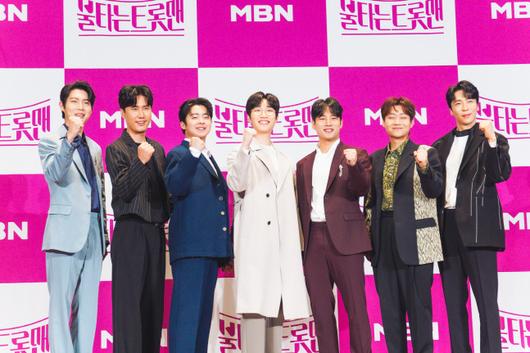 MBN ‘불타는 트롯맨’ 톱7 손태진, 신성, 박민수, 공훈, 김중연, 민수현, 에녹(왼쪽부터). 제공 | MBN