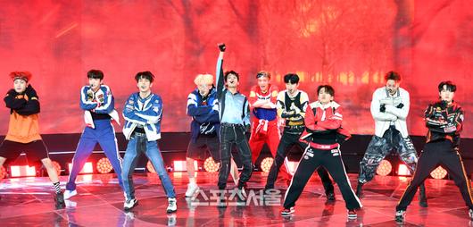 10인조 보이그룹 싸이커스(XIKERS)가 29일 상암 프리즘타워에서 데뷔 쇼케이스를 열고 힘차게 세상을 향한 첫발을 내딛었다.  상암 | 강영조기자 kanjo@sportsseoul.com