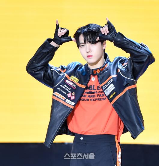 10인조 보이그룹 싸이커스(XIKERS) 정훈이 29일 상암 프리즘타워에서 데뷔 쇼케이스를 열고 힘차게 세상을 향한 첫발을 내딛었다. 상암 | 강영조기자 kanjo@sportsseoul.com