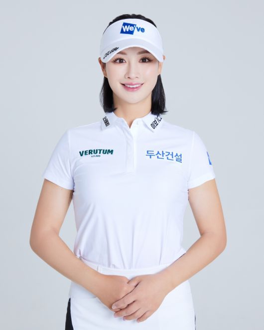 베루툼스포츠와 후원계약을 체결한 박결이 의상을 착장하고 포즈를 취하고 있다. 사진제공 | 베루툼스포츠