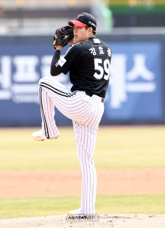LG 강효종이 23일 수원 KT위즈파크에서 열린 2023 KBO리그 KT와의 시범경기에 선발 등판해 힘차게 공을 던지고 있다. 2023. 3. 23. 수원 | 박진업기자 upandup@sportsseoul.com