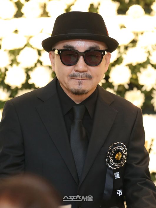 가수 박상민이 11일 서울 동작구 중앙대학교병원 장례식장에서 故 가수 현미의 영결식에서 추도사를 하고 있다. 사진공동취재단