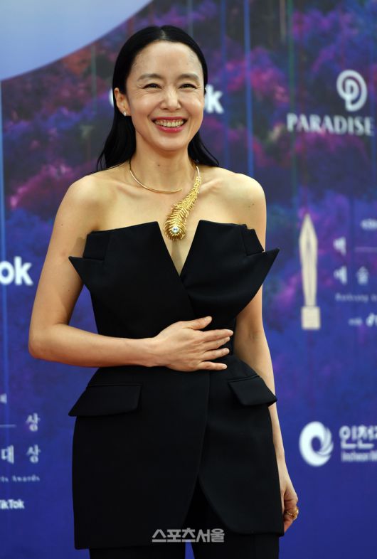 [포토]‘오늘은 상만 받을게요!’ 백상예술대상 전도연