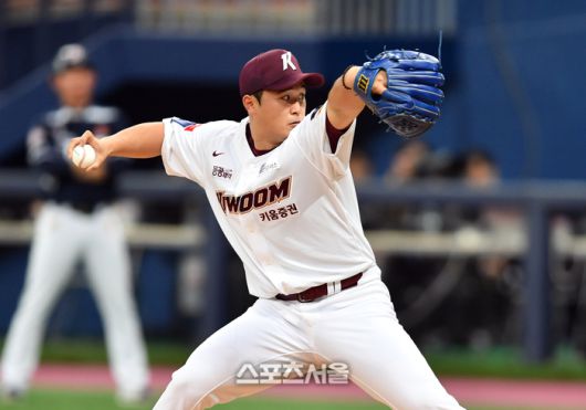 키움 최원태가 5월16일 고척스카이돔에서 열린 2023 KBO리그 두산전에 선발 등판해 힘차게 공을 던지고 있다. 고척 | 강영조기자 kanjo@sportsseoul.com