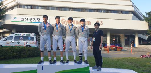 인천체고가 여자 사브르팀을 해체하면 인천에서는 유일하게 정보과학고 남자 사브르팀만 남게 된다. 전국체전 동메달을 따낸 인천 정보과학고 펜싱 사브르 선수들. 사진 | 인천시펜싱협회