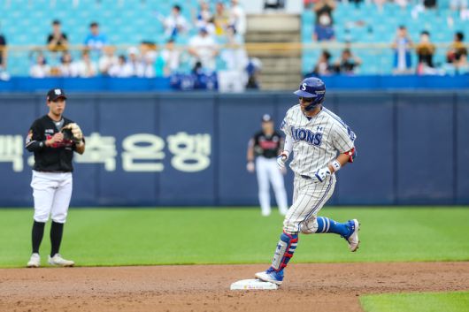 삼성 강민호가 22일 대구삼성라이온즈파크에서 열린 2023 KBO리그 KT전에서 2회말 선제 솔로포를 때린 후 그라운드를 돌고 있다. 사진제공 | 삼성 라이온즈
