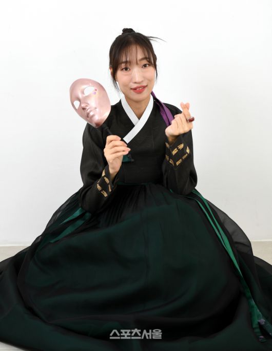 넷플릭스 ‘마스크걸’에서 열연한 이한별이 14일 서울 성동구 스튜디오에서 스포츠서울과 인터뷰에 앞서 포즈를 취하고 있다. 최승섭기자 thunder@sportsseoul.com