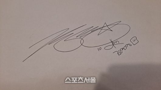 김연경이 안세영 부모와 소속팀 길영아 감독한테 해준 자필 사인. 제공|길영아 감독