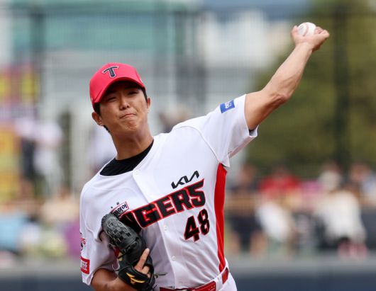 9일 광주기아챔피언스필드에서 열린 프로야구 삼성 라이온즈와 KIA 타이거즈의 경기에서 KIA 선발투수 이의리가 1회에 투구하고 있다. 연합뉴스.