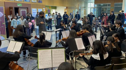 홍천청소년오케스트라는 지난 2일(토) 제 4회 정기연주회를 홍천생명건강과학관에서 선보였다.  사진|홍천군청소년수련관