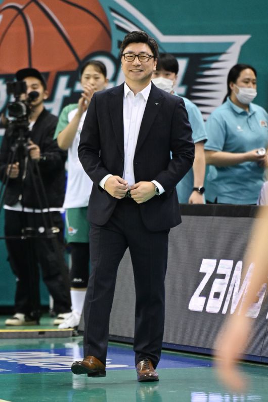 부천 하나원큐 김도완 감독. 사진 | WKBL
