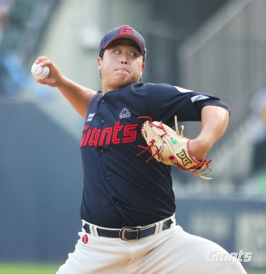 진승현 투수가 L지난해 6월24일 L:G전에서 역투를 하고 있는 모습. 사진 | 롯데