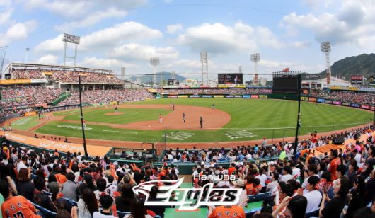 한화 구단에서 부랴부랴 외야석까지 오픈했다. 이것도 현재 매진이 임박한 상황이다. 사진 | 한화