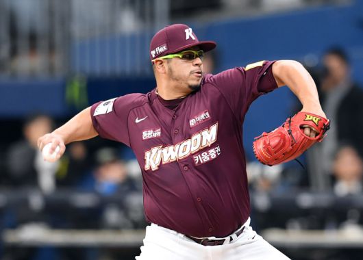 키움 히어로즈 후라도가 17일 고척스카이돔에서 진행된 LA 다저스와 연습경기에 선발 등판해 힘차게 공을 던지고 있다.  고척 | 박진업 기자 upandup@sportsseoul.com